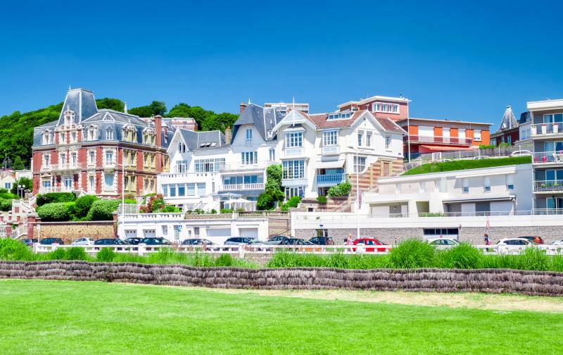 Contacter un taxi aimable et ponctuel depuis Sainte-Adresse pour se rendre à des rendez-vous au Havre centre ville